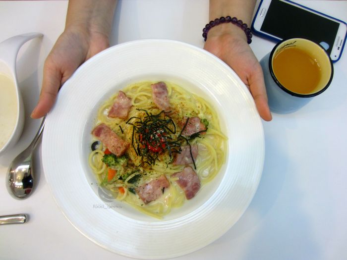 Spaghetti with Japanese Mentai, White Sauce and Bacon - NTD 140